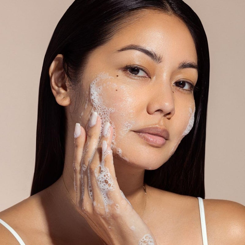 Karuna Balancing Facial Gel Cleanser | Gentle, Non-Stripping Daily Face Wash for All Skin Types | With Niacinamide, Hyaluronic Acid, and Snow Mushroom for Lightweight Hydration |150 ml - Image 3